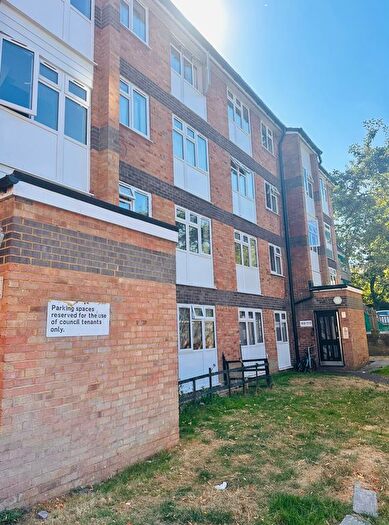 2 Bedroom Flat To Rent In Brook Street, Luton, Bedfordshire, LU3