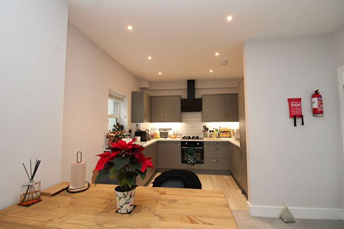 2 Bedroom Flat For Sale In Grosvenor Road, Paignton, TQ4