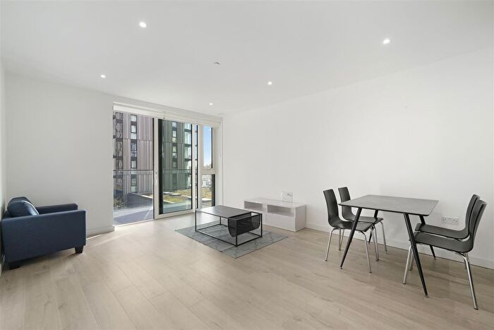 2 Bedroom Flat To Rent In Hartingtons Court, Coster Avenue, N4