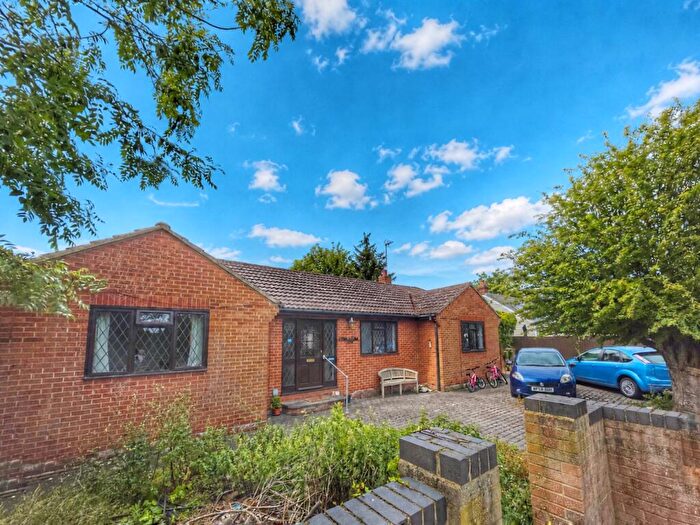 3 Bedroom Detached Bungalow For Sale In Barnmead Way, Burnham-on-crouch, CM0