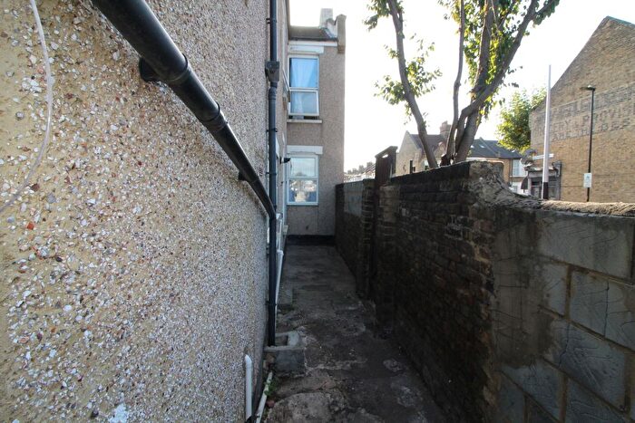 2 Bedroom Flat To Rent In Charlemont Road, London, E6