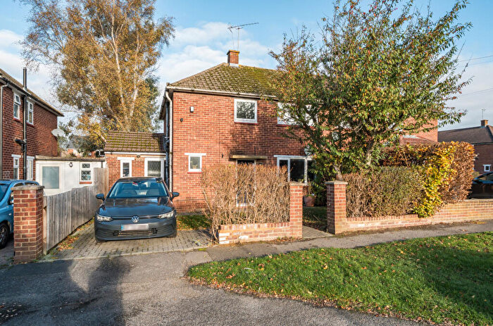 3 Bedroom Semi Detached House For Sale In Hare Shoots, Maidenhead, Berkshire, SL6