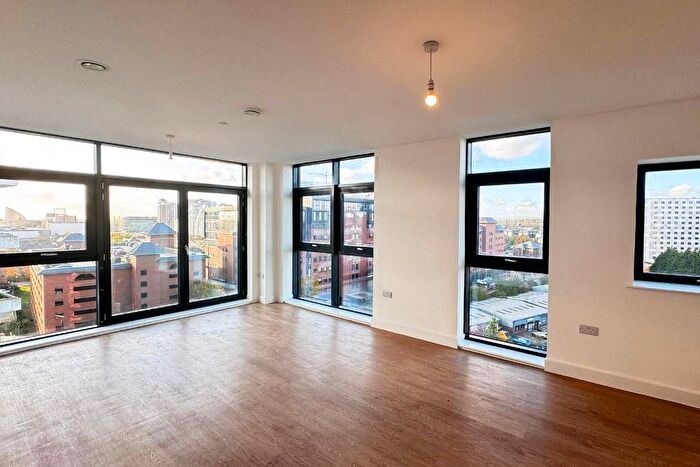 2 Bedroom Flat For Sale In Salford Quay, Salford, M50