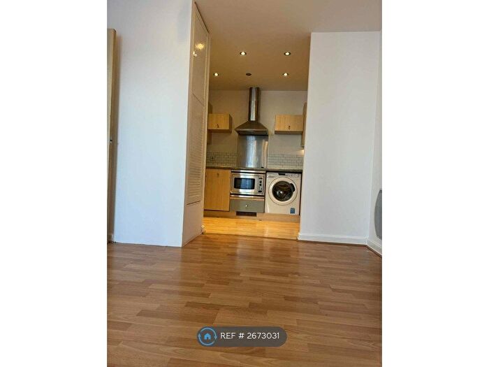 1 Bedroom Flat To Rent In The Plaza, Swindon, SN1