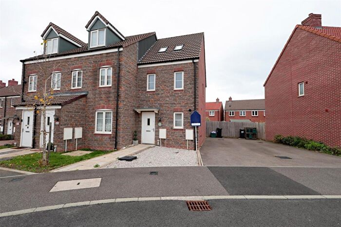 3 Bedroom Town House To Rent In Fuchsia Road, Emersons Green, Bristol, BS16