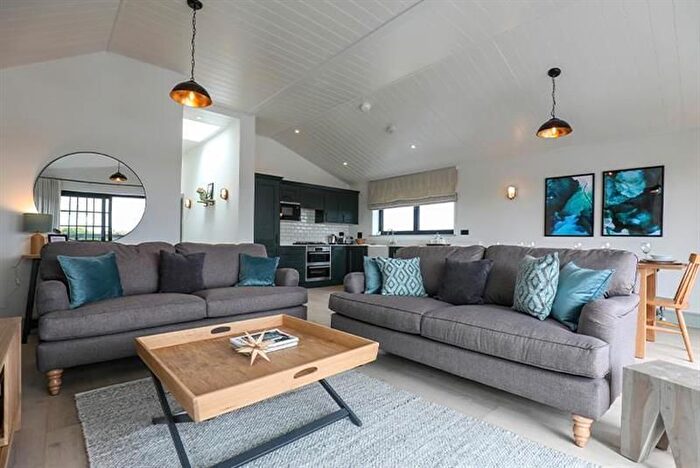 3 Bedroom Mobile/park Home For Sale In Winnards Perch, St. Columb, TR9