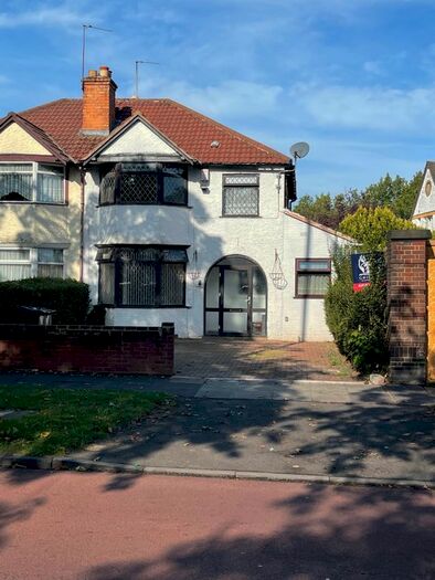 3 Bedroom Semi-Detached House To Rent In Fox Hollies Road, Birmingham, B28