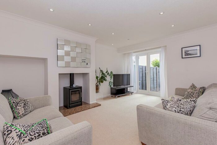 3 Bedroom Semi-Detached House To Rent In Church Close, Islip, OX5