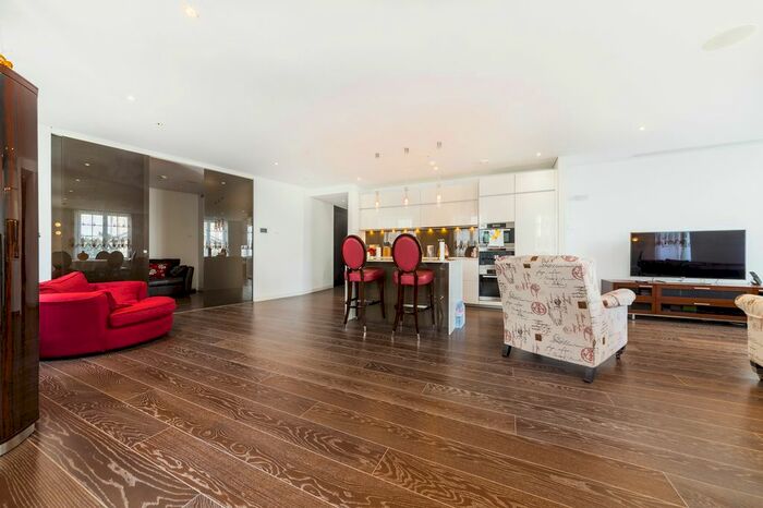 3 Bedroom Flat To Rent In Marconi House, Strand, London, WC2R