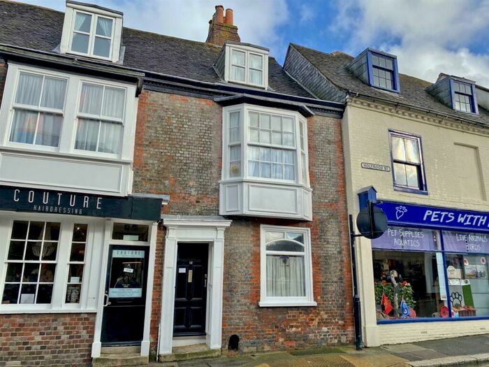 3 Bedroom Terraced House To Rent In Holyrood Street, Newport, PO30