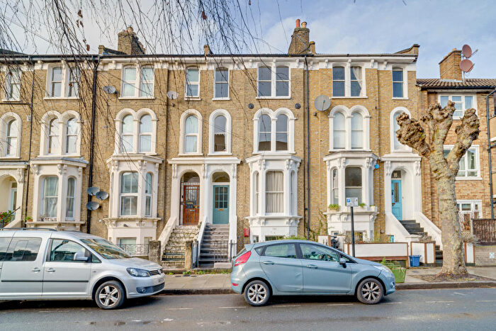 3 Bedroom Apartment For Sale In Glenarm Road, London, E5