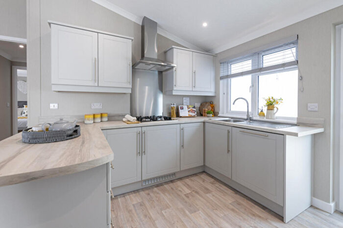2 Bedroom Park Home For Sale In Christchurch, Dorset, BH23