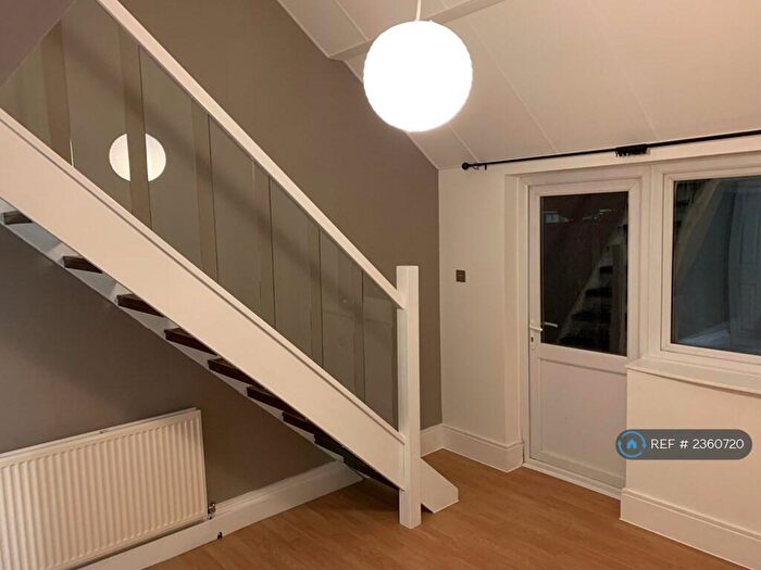 1 Bedroom Terraced House To Rent In Kensington Gardens, Carlton, Nottingham, NG4