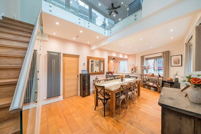 2 Bedroom Flat For Sale In Wapping High Street, Wapping, E1W