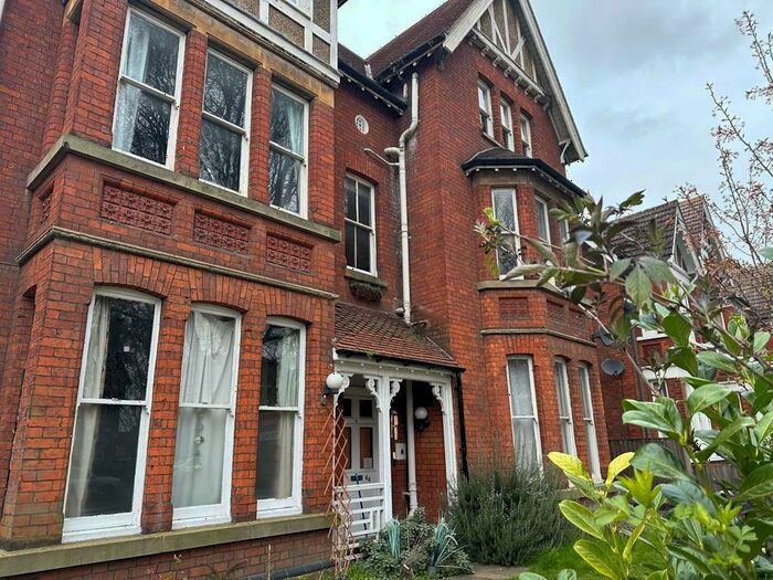 1 Bedroom Flat To Rent In Flat, De Parys Avenue, MK40