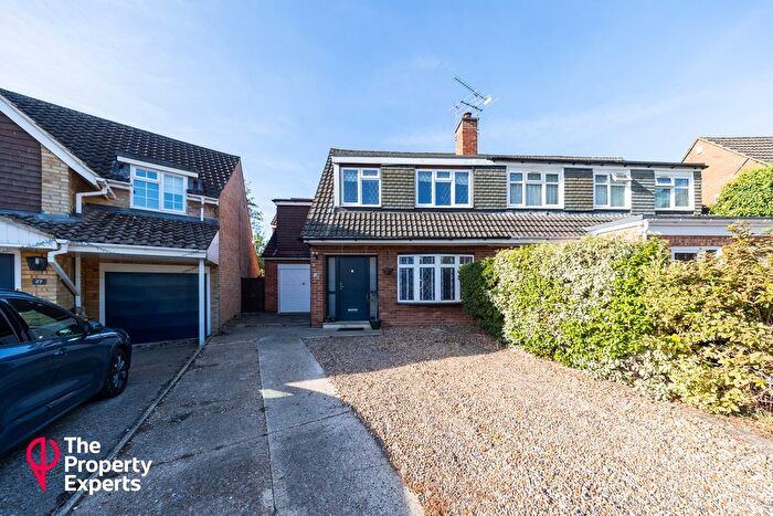4 Bedroom Semi Detached House For Sale In Malvern Close, Reading, RG5
