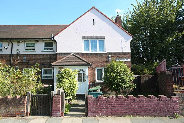 3 Bedroom Flat For Sale In Ridgwell Road, Custom House, E16