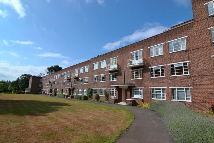 3 Bedroom Flat To Rent In Meadowside, Cambridge Park, East Twickenham, Middlesex, Uk, TW1