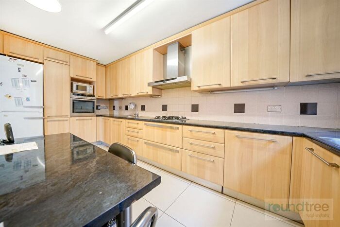 3 Bedroom Flat For Sale In Beatrice Court, Queens Road, Hendon, NW4
