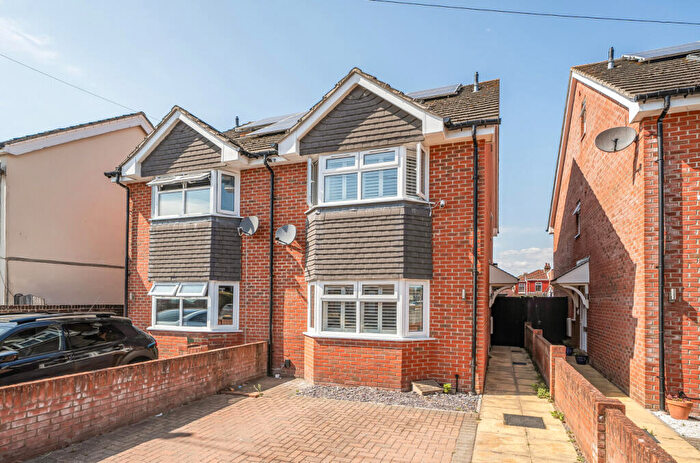 4 Bedroom Semi Detached House For Sale In Leighton Road, Woolston, Southampton, Hampshire, SO19