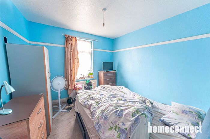 2 Bedroom Flat For Sale In Church Road, London, E12