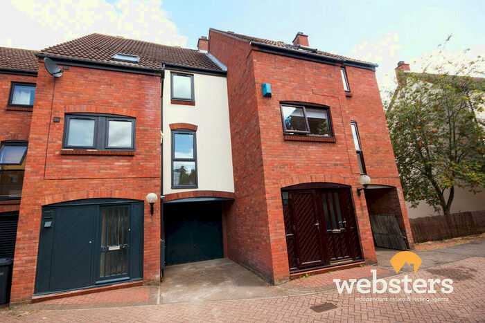 3 Bedroom Town House To Rent In Robert Gybson Way, Norwich, NR3