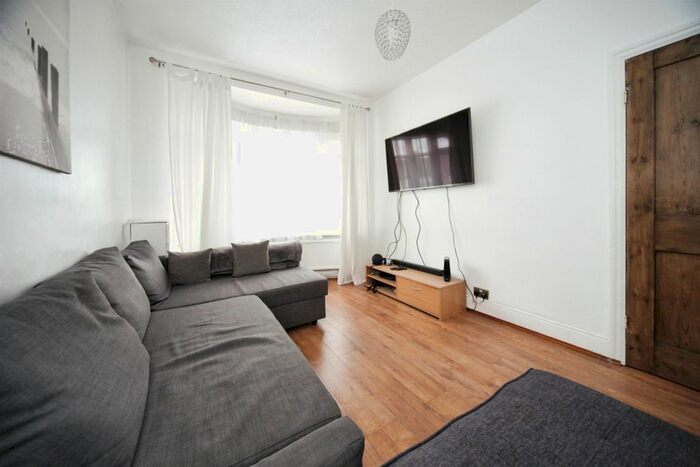3 Bedroom Terraced House For Sale In Richmond Hill, Luton, LU2