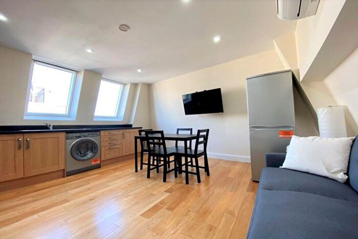 3 Bedroom Flat To Rent In Camden Road, Holloway, N7