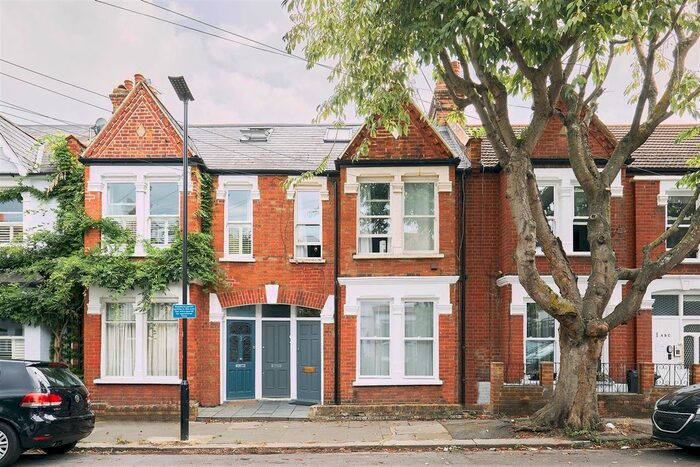 2 Bedroom Flat To Rent In Geraldine Road, Chiswick, W4