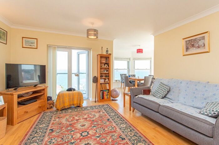 2 Bedroom Flat For Sale In Western Esplanade, Herne Bay, Kent, CT6