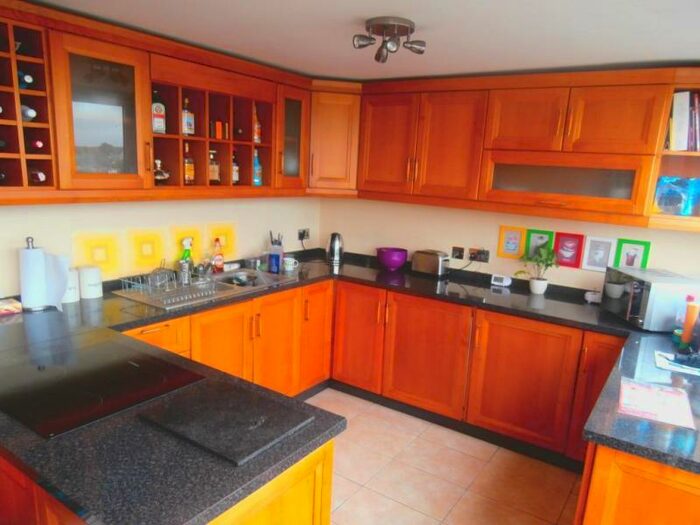 1 Bedroom Flat To Rent In Leith Towers Grange Vale, Sutton, Surrey, SM2