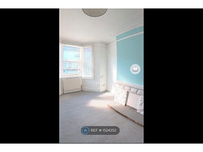 3 Bedroom Terraced House To Rent In William Street, Swindon, SN1