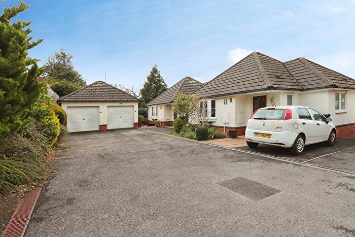 3 Bedroom Detached House For Sale In Badgers Walk, Bournemouth, BH10