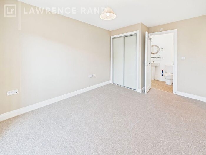 2 Bedroom Flat To Rent In Lindie Gardens, Uxbridge, UB8