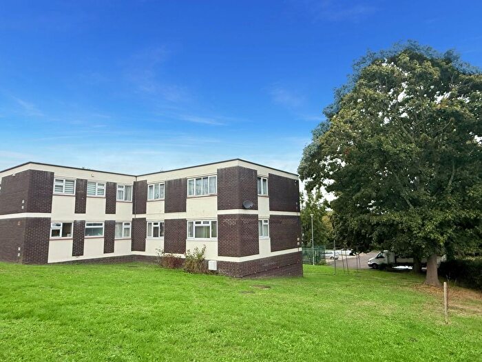 2 Bedroom Flat To Rent In Laxton Road, Taunton, TA1