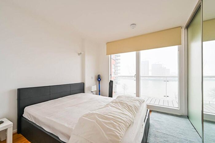1 Bedroom Flat To Rent In Aurora Building, , Canary Wharf, London, E14