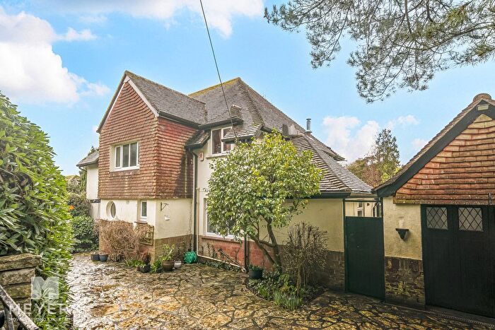 4 Bedroom Detached House For Sale In Higher Blandford Road, Broadstone, BH18