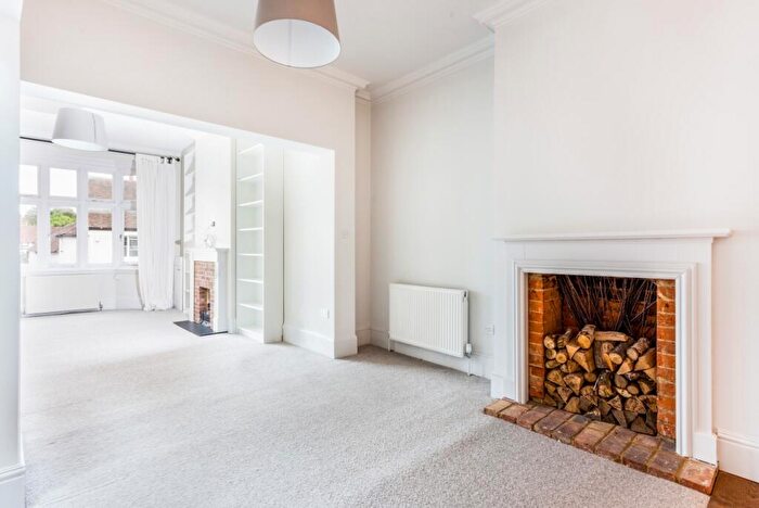 2 Bedroom Apartment To Rent In High Street Odiham, RG29