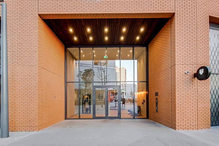 3 Bedroom Flat To Rent In Lyell Street, Canary Wharf, London, E14