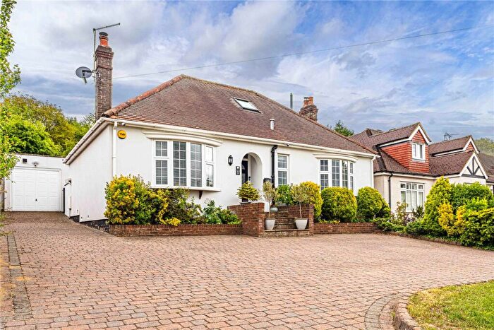 3 Bedroom Detached House For Sale In Tring Road, Dunstable, Central Bedfordshire, LU6