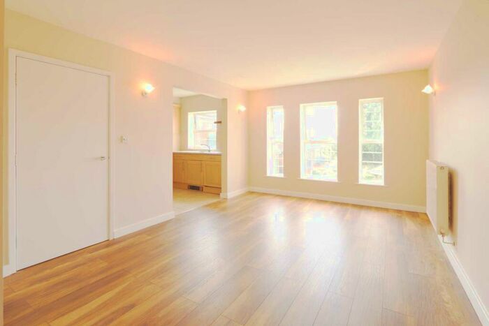 2 Bedroom Flat To Rent In Brabham Court, Central Road, Worcester Park, KT4