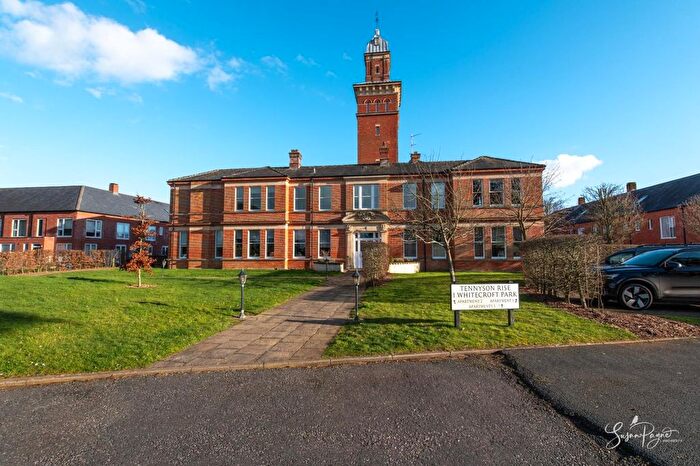 2 Bedroom Flat For Sale In Whitecroft Park, Newport, PO30