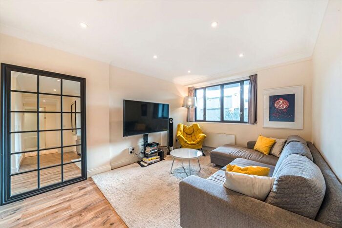 2 Bedroom Flat For Sale In Cromwell Road, Kenway Village, SW5