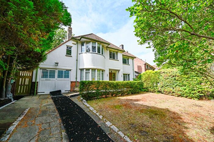 3 Bedroom Detached House For Sale In Broad Avenue, Bournemouth, BH8