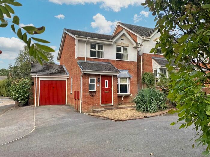 3 Bedroom Detached House To Rent In Heathside Park, Camberley, GU15