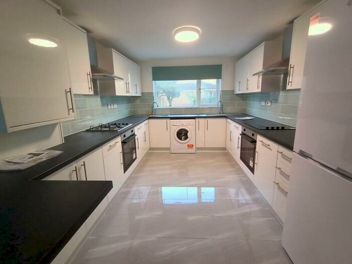 5 Bedroom Terraced House To Rent In Avondale Road, Haringey, N15