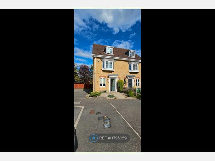3 Bedroom Semi-Detached House To Rent In Parkside Place, Staines-Upon-Thames, TW18
