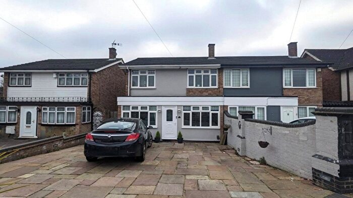 3 Bedroom Semi Detached House For Sale In Grassmere Road, Hornchurch, RM11