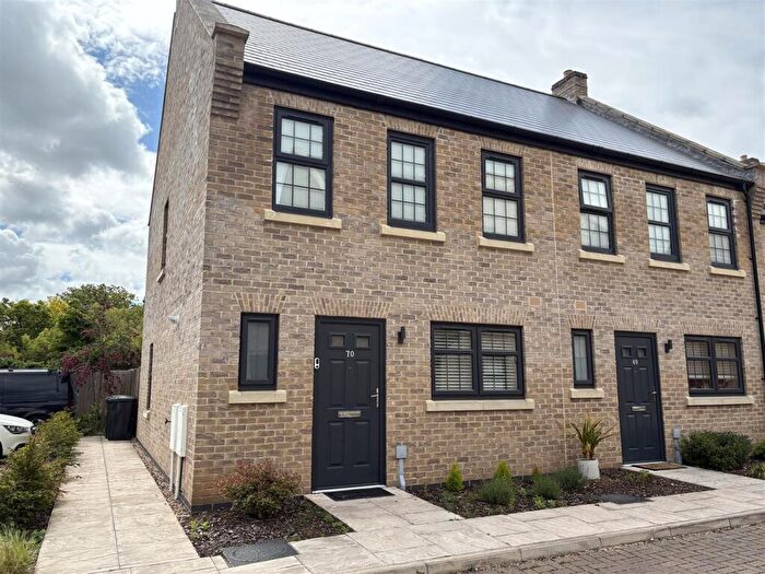 2 Bedroom Semi-Detached House To Rent In Banks Drive, Sandy, SG19