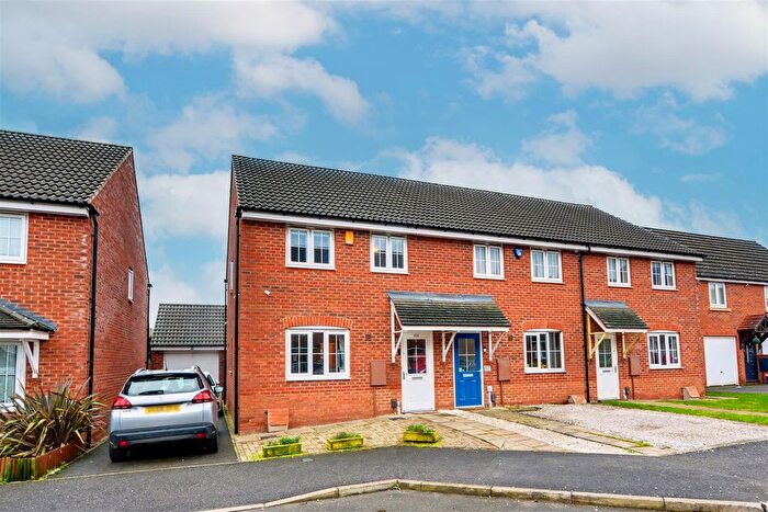 3 Bedroom Semi-Detached House For Sale In Kenbrook Road, Hucknall, Nottingham, NG15